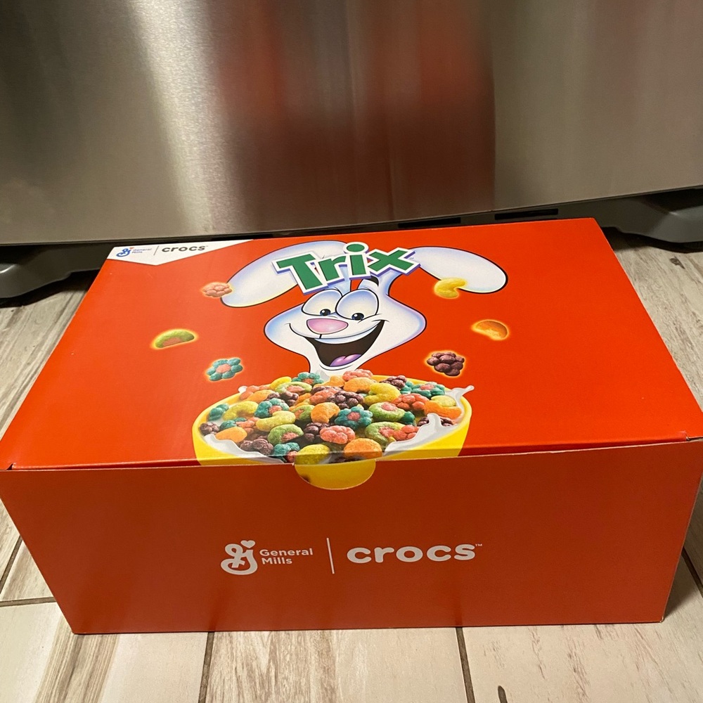 New never worn special edition crocs trix cereal